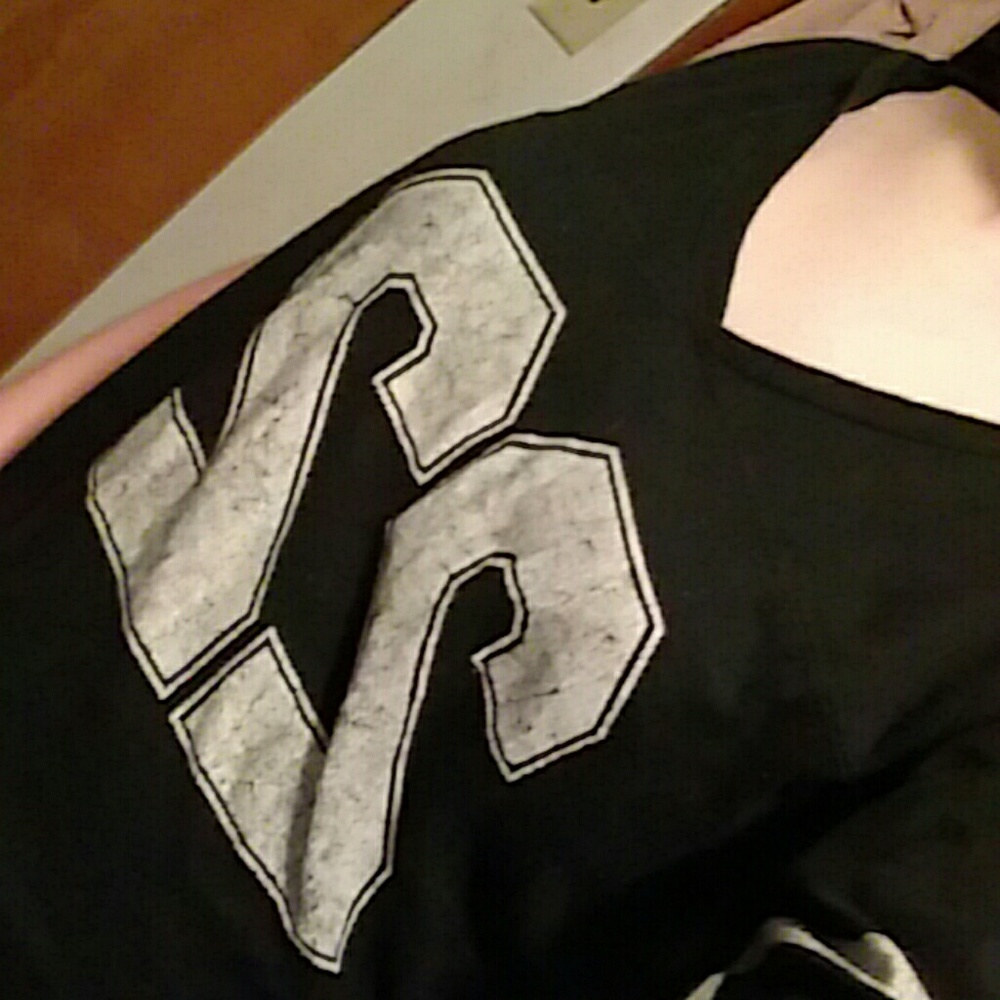 Black hooded tee
